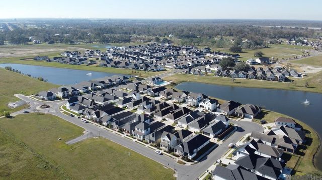 5189 Stonewater Dr, Gonzales, LA 70737