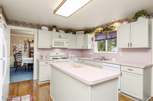 420 Rosario Lane, White Lake, MI 48386