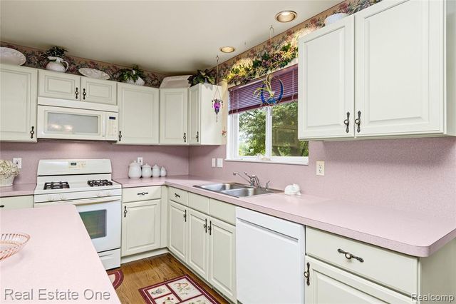 420 Rosario Lane, White Lake, MI 48386