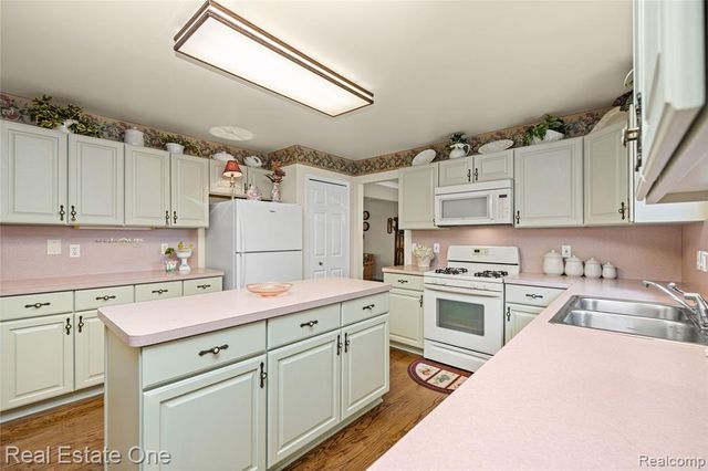 420 Rosario Lane, White Lake, MI 48386
