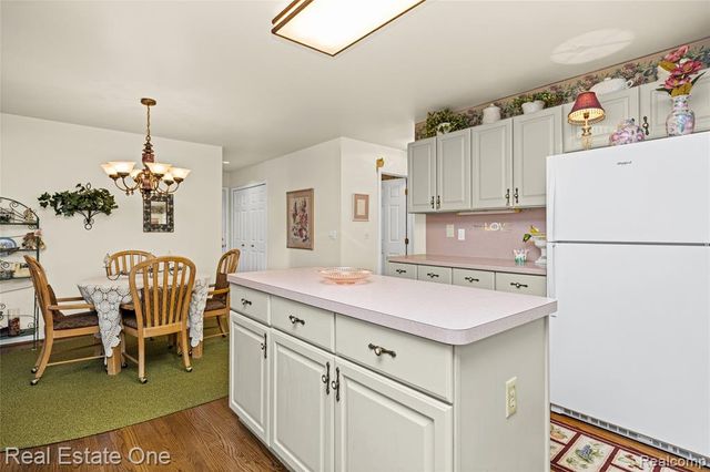 420 Rosario Lane, White Lake, MI 48386