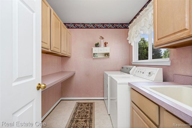 420 Rosario Lane, White Lake, MI 48386