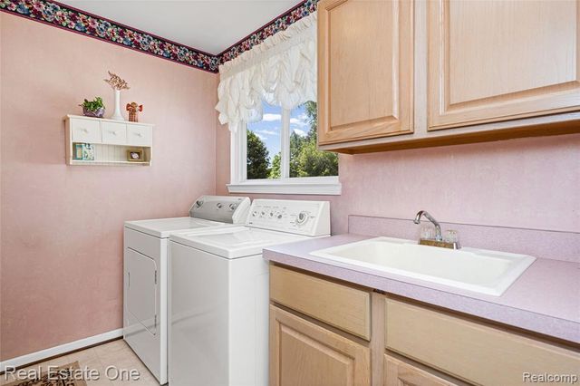 420 Rosario Lane, White Lake, MI 48386