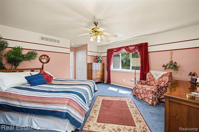 420 Rosario Lane, White Lake, MI 48386