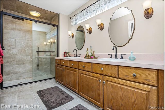 420 Rosario Lane, White Lake, MI 48386