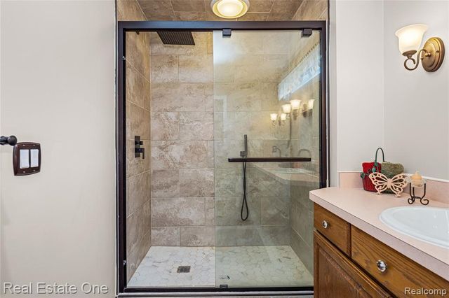 420 Rosario Lane, White Lake, MI 48386