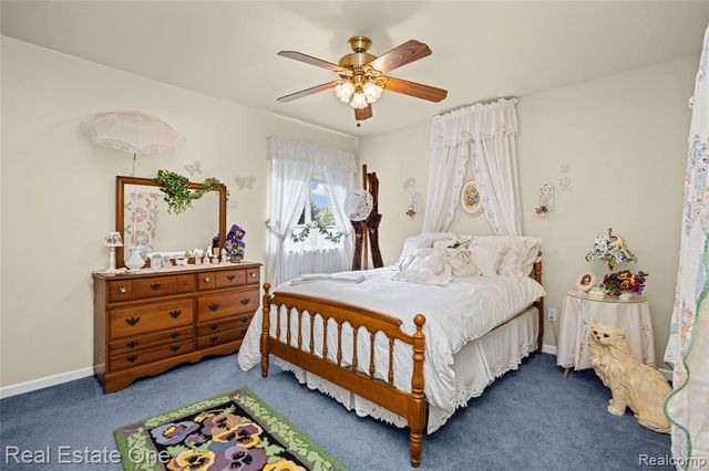 420 Rosario Lane, White Lake, MI 48386