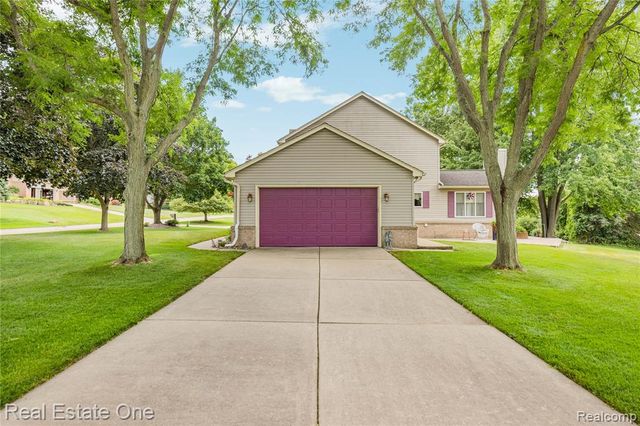 420 Rosario Lane, White Lake, MI 48386