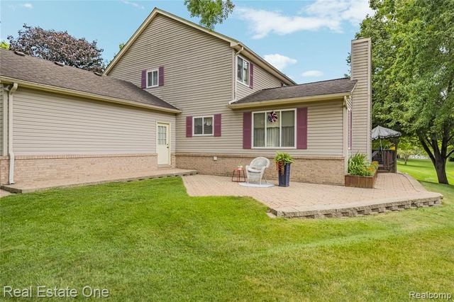 420 Rosario Lane, White Lake, MI 48386