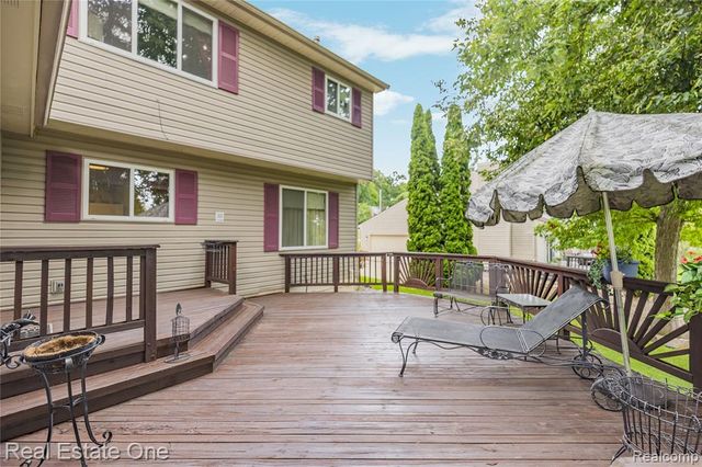 420 Rosario Lane, White Lake, MI 48386