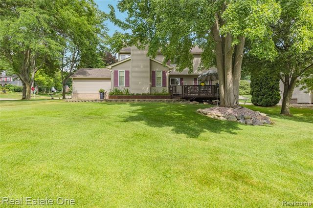 420 Rosario Lane, White Lake, MI 48386