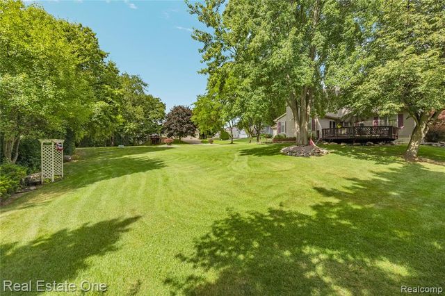 420 Rosario Lane, White Lake, MI 48386