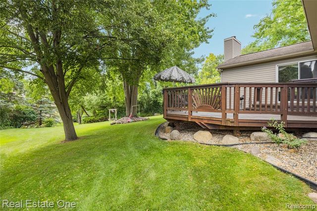 420 Rosario Lane, White Lake, MI 48386