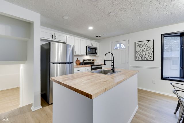 1250 Commission Road, Greenwood, IN 46142