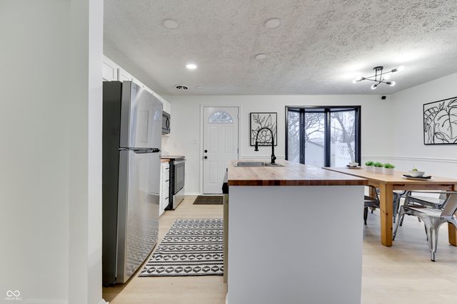 1250 Commission Road, Greenwood, IN 46142