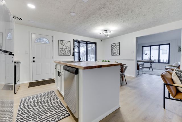 1250 Commission Road, Greenwood, IN 46142