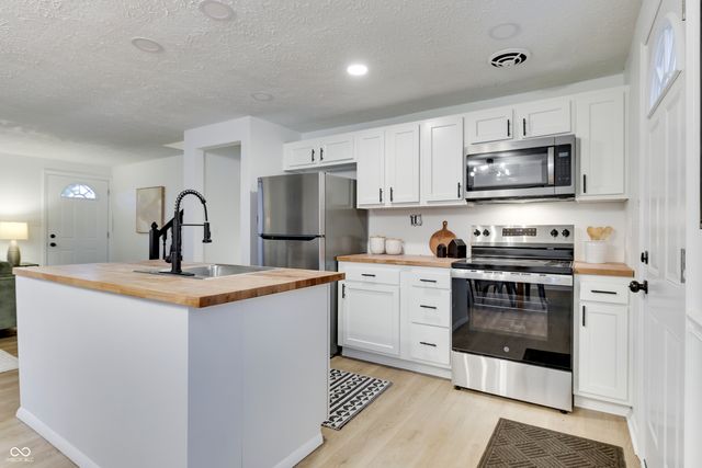 1250 Commission Road, Greenwood, IN 46142