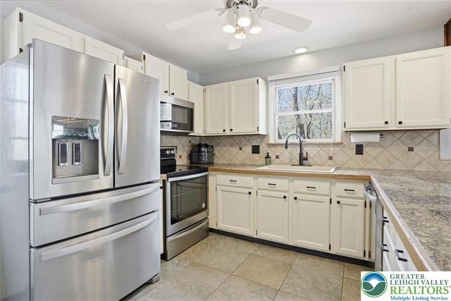54 Berry Lane, Penn Forest Twp, PA 18229