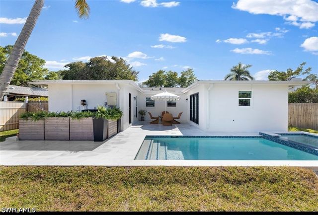 1175 9th AVE N, Naples, FL 34102