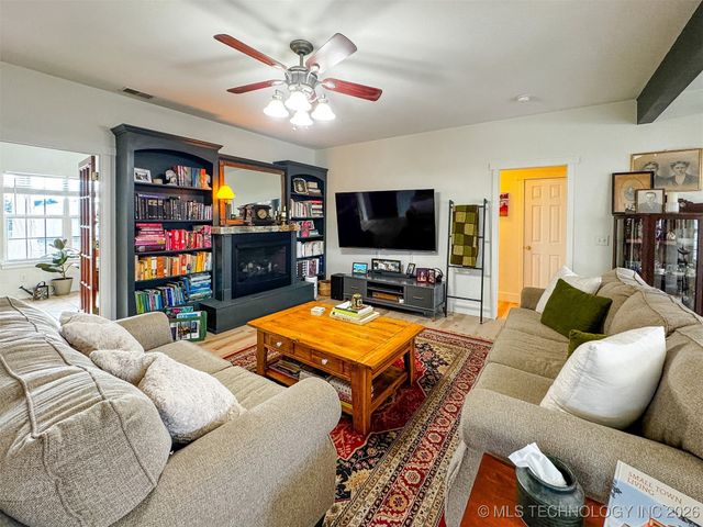 16929 W 736 Road, Tahlequah, OK 74464