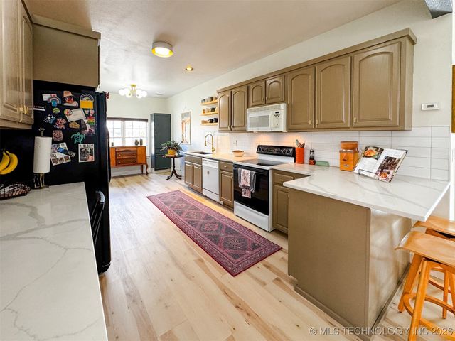 16929 W 736 Road, Tahlequah, OK 74464