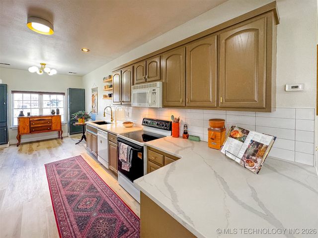 16929 W 736 Road, Tahlequah, OK 74464