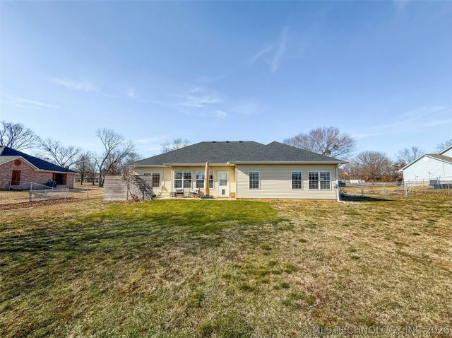 16929 W 736 Road, Tahlequah, OK 74464