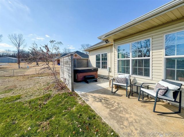 16929 W 736 Road, Tahlequah, OK 74464