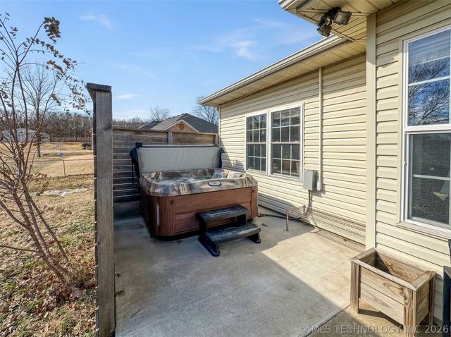 16929 W 736 Road, Tahlequah, OK 74464