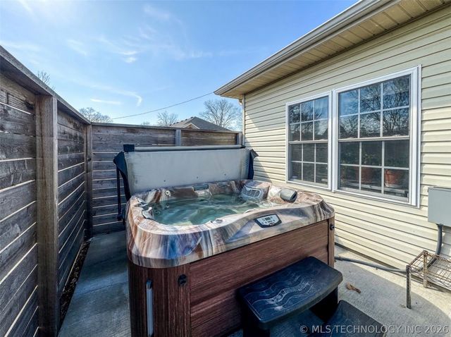 16929 W 736 Road, Tahlequah, OK 74464