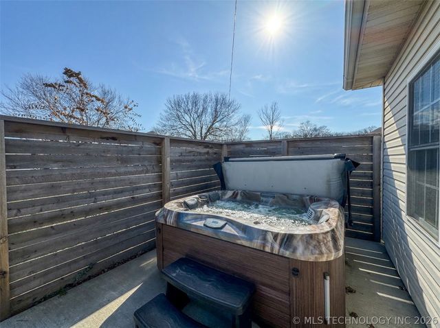 16929 W 736 Road, Tahlequah, OK 74464