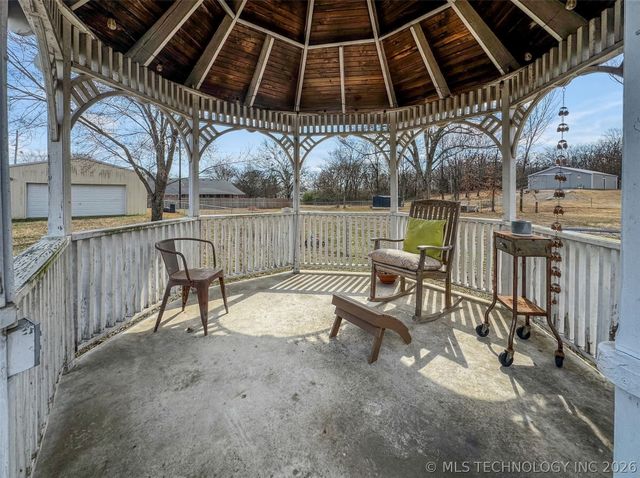 16929 W 736 Road, Tahlequah, OK 74464