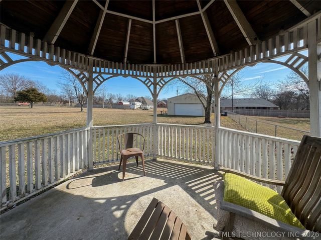 16929 W 736 Road, Tahlequah, OK 74464