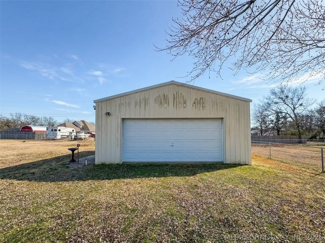16929 W 736 Road, Tahlequah, OK 74464