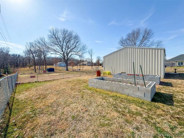 16929 W 736 Road, Tahlequah, OK 74464