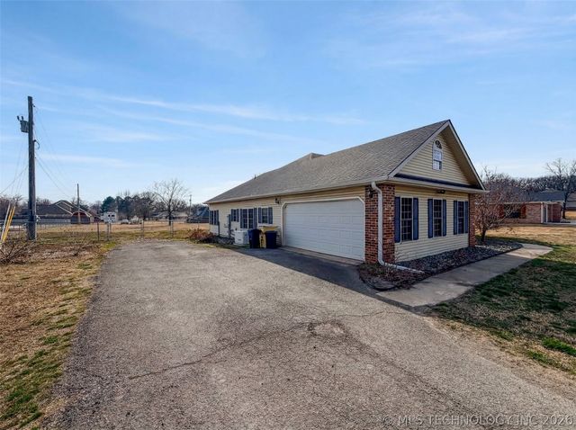 16929 W 736 Road, Tahlequah, OK 74464