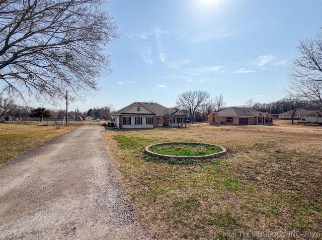 16929 W 736 Road, Tahlequah, OK 74464