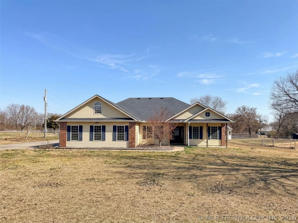 16929 W 736 Road, Tahlequah, OK 74464