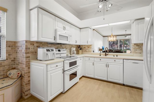 3350 W CHELMSFORD COURT 13, Sarasota, FL 34235