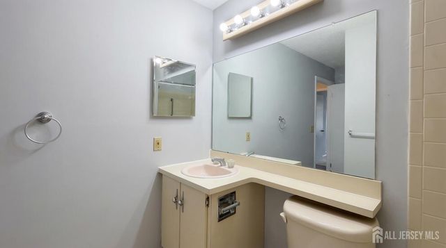 148 Wycoff Way, East Brunswick, NJ 08816