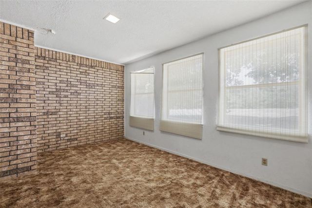631 S Lariat Drive, Mustang, OK 73064