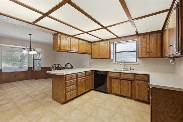 631 S Lariat Drive, Mustang, OK 73064