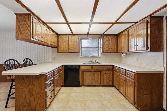 631 S Lariat Drive, Mustang, OK 73064