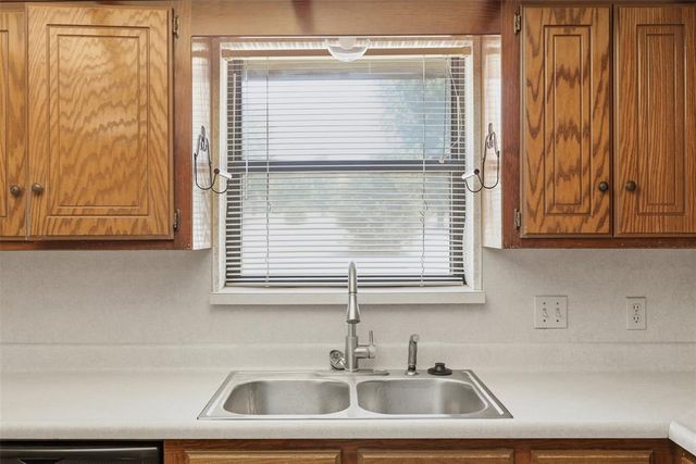 631 S Lariat Drive, Mustang, OK 73064