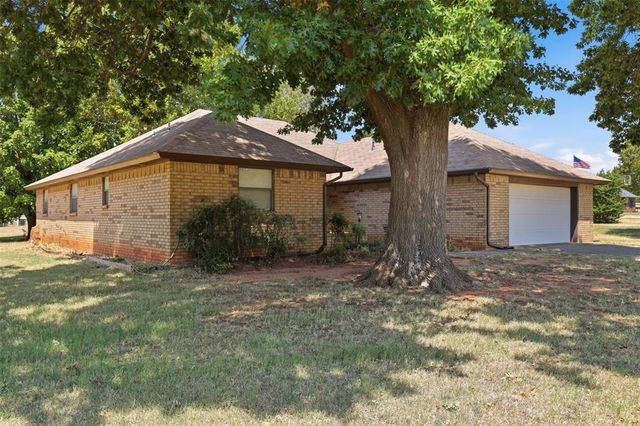 631 S Lariat Drive, Mustang, OK 73064