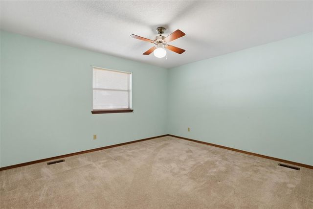 631 S Lariat Drive, Mustang, OK 73064