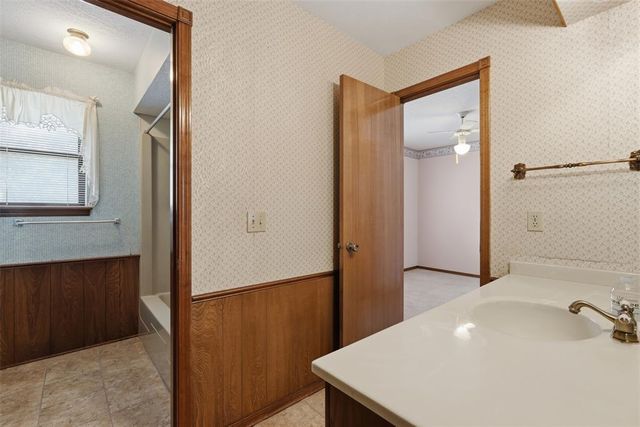 631 S Lariat Drive, Mustang, OK 73064