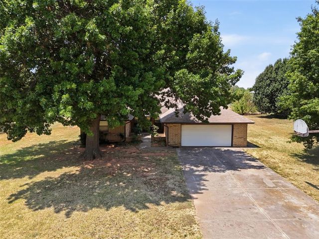 631 S Lariat Drive, Mustang, OK 73064