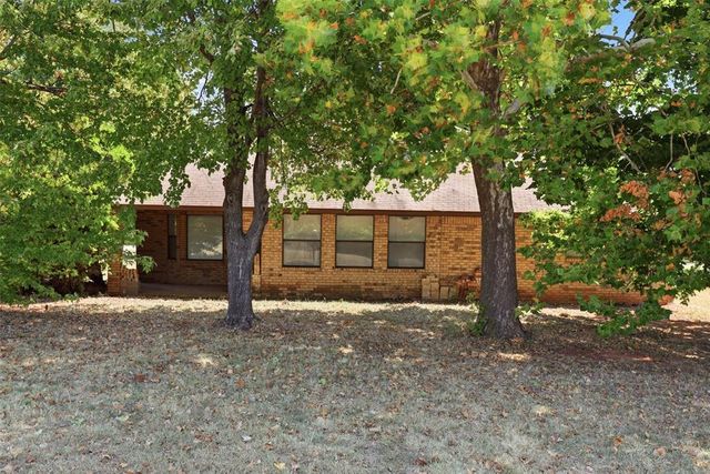 631 S Lariat Drive, Mustang, OK 73064