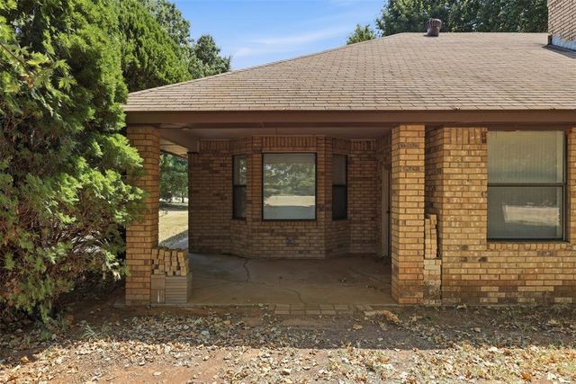 631 S Lariat Drive, Mustang, OK 73064